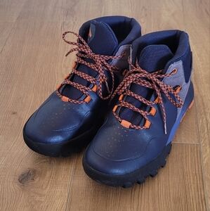 Helly Hansen HH Youth  Hiking Boot Sneakers Waterproof Size:  6.5